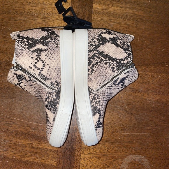 Time & Tru Bootie Sneakers - Picture 4 of 9